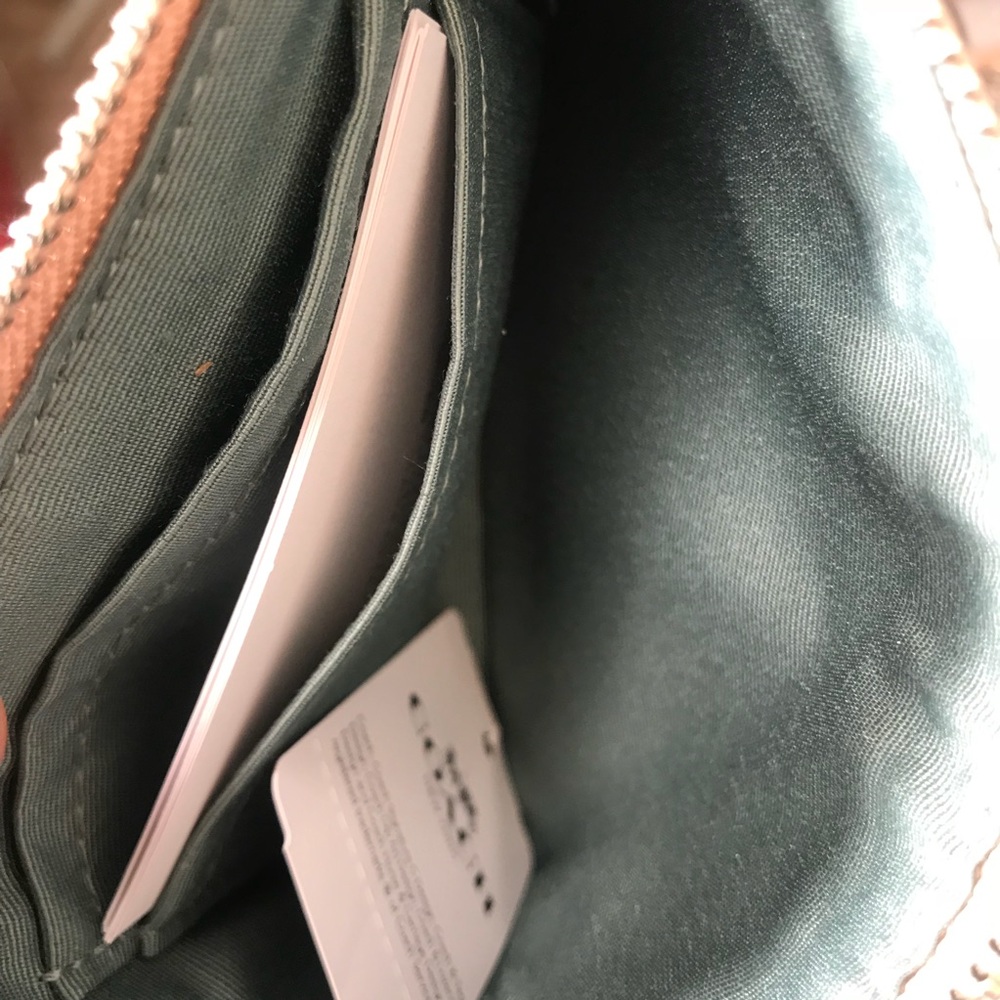 NWT Coach Floral medium Wristlet - Picture 3 of 4